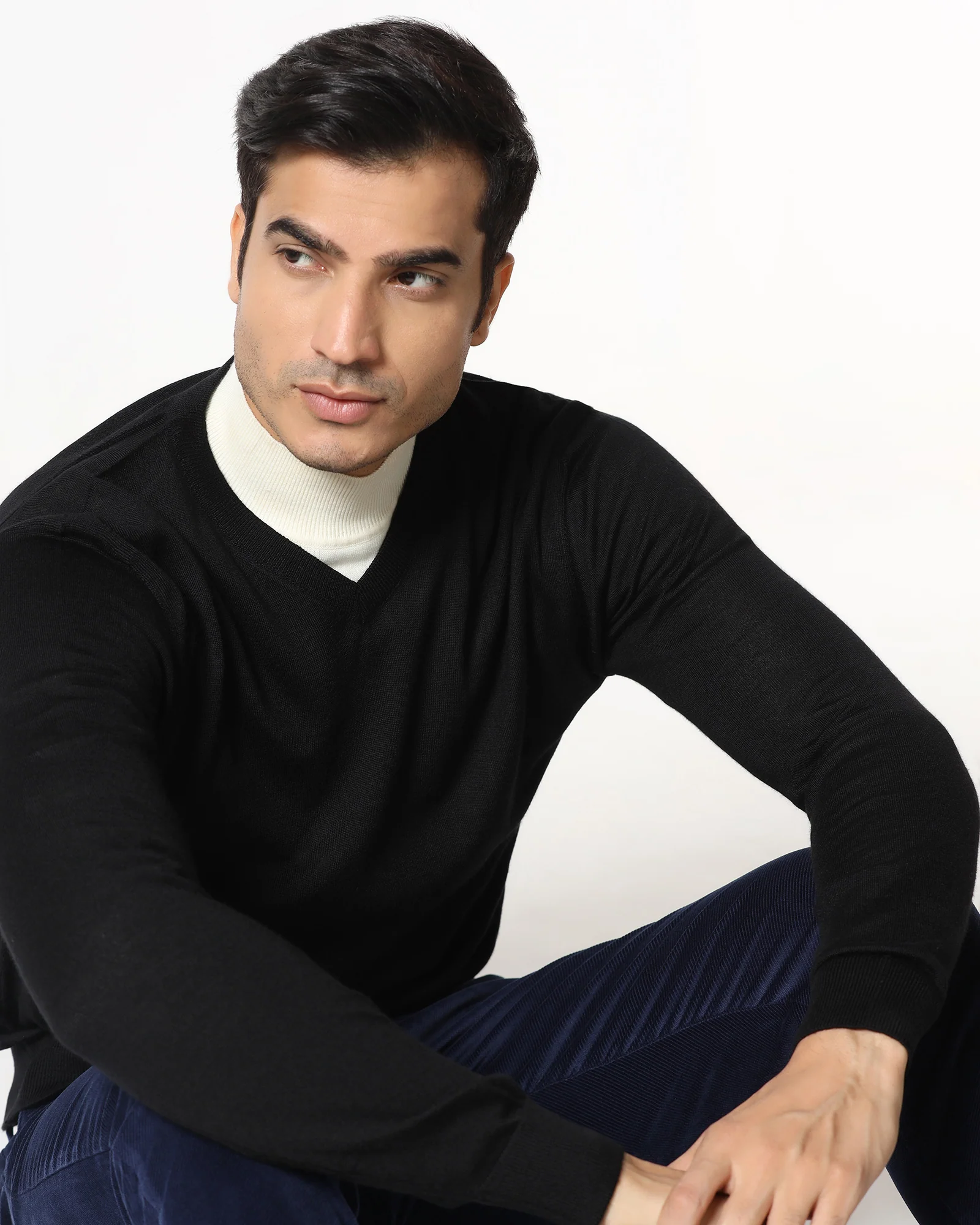 Black V-Neck Solid Sweater - Kenny - Image 5