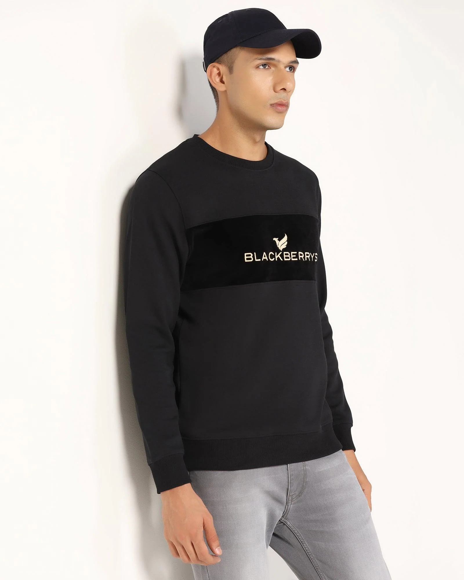 Crew Neck Black Solid Sweatshirt - Feb - Image 2