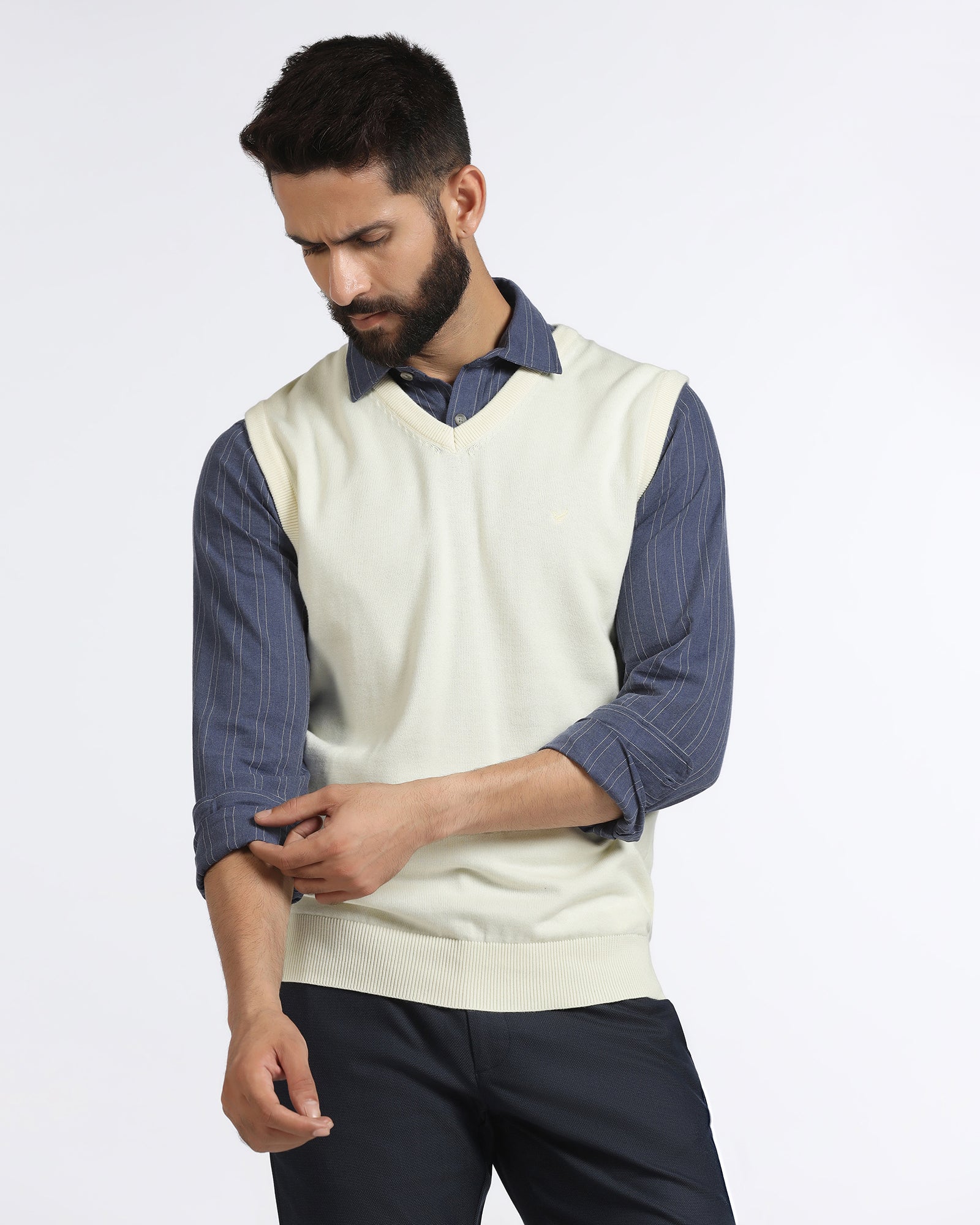 Off White V-Neck Solid Sweater - Less