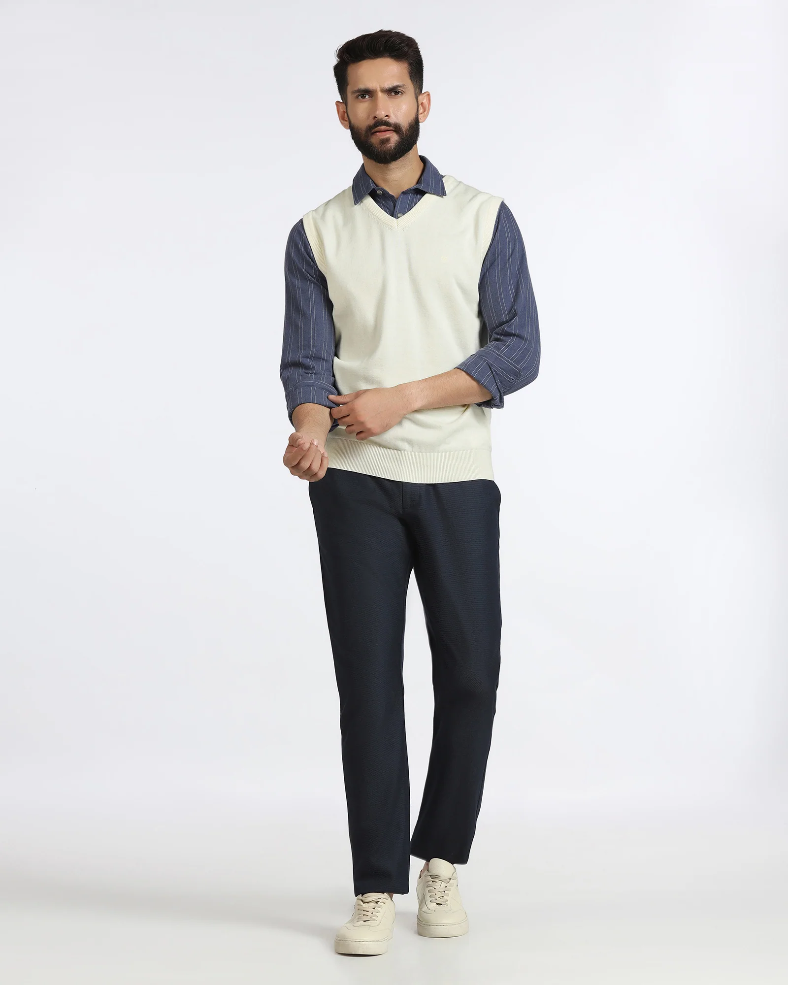 Off White V-Neck Solid Sweater - Less - Image 3