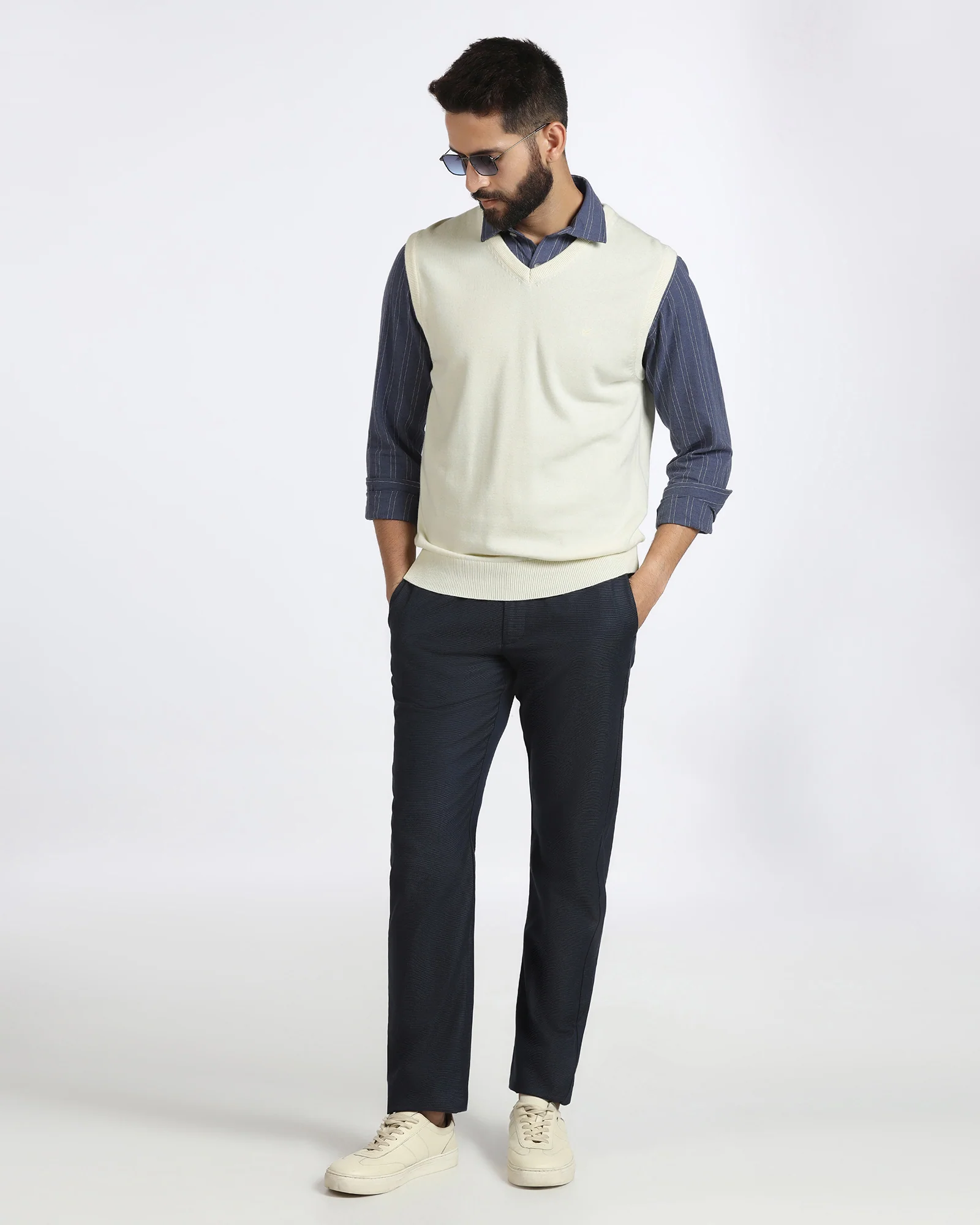 Off White V-Neck Solid Sweater - Less - Image 5